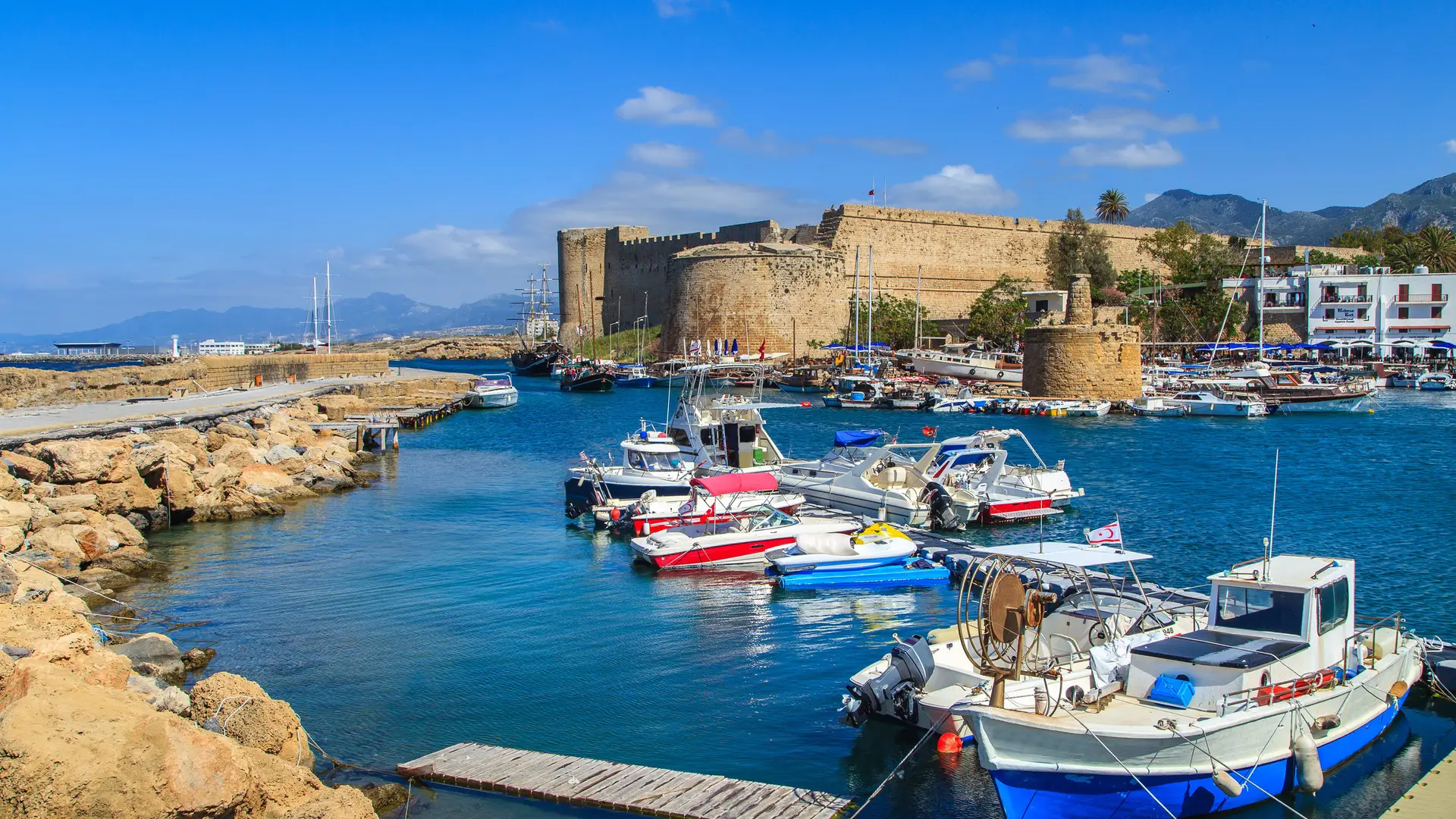 Kyrenia Nord Zypern Hafen mit Yachten und historischen Gebäuden