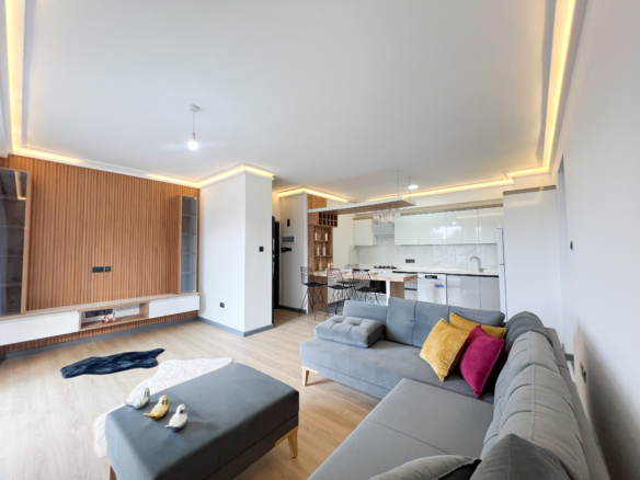Wohnzimmer der modernen 3-Zimmer-Wohnung in Lapta, Nord Zypern