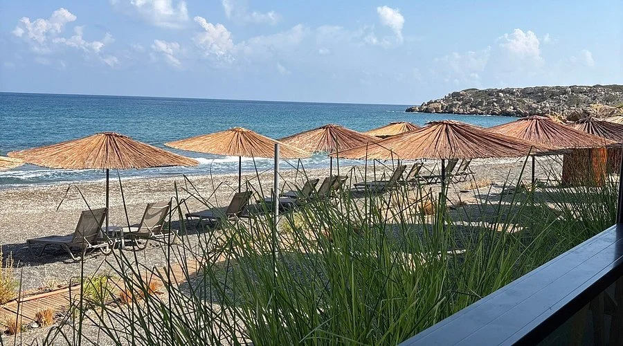 Aussicht auf Esentepe in Nordzypern – Küstenlandschaft und moderne Wohngebiete