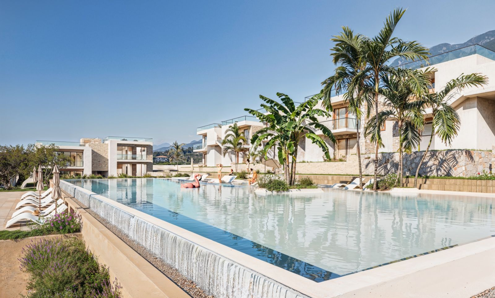 Swimmingpool des Luxusresorts in Karsiyaka Nordzypern