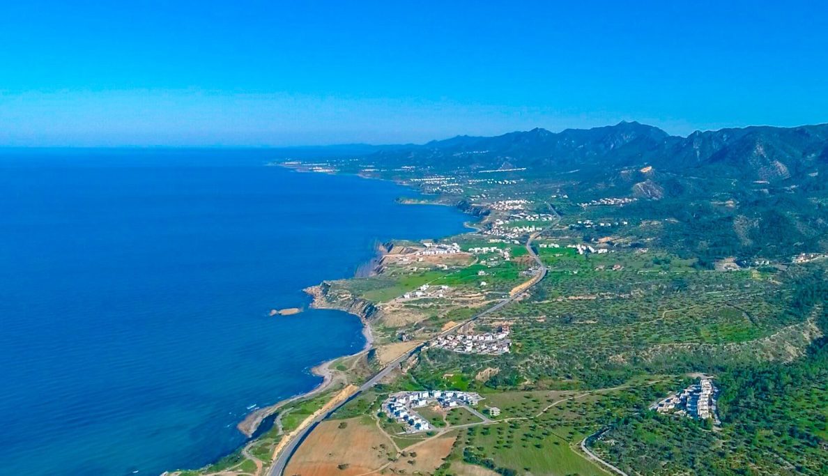 Immobilienausblick in Karsiyaka Nordzypern mit Meerblick und Naturkulisse