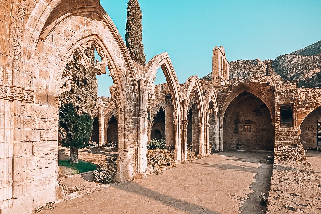 Bellapais Abtei in Nordzypern – gotisches Kloster mit Meerblick