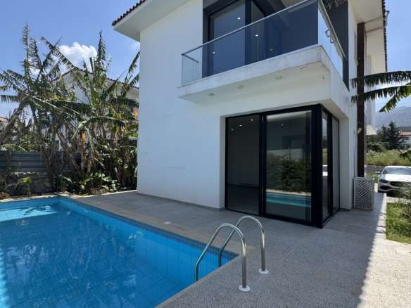 Villa in Alsancak Nordzypern mit privatem Pool und Garten