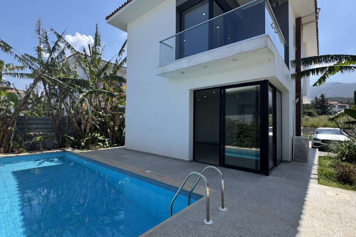 Villa in Alsancak Nordzypern mit privatem Pool und Garten
