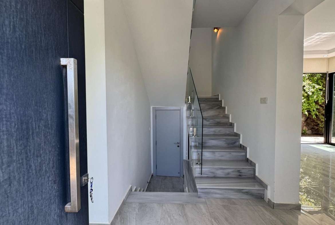 Villa in Alsancak Nordzypern mit privatem Pool und Garten