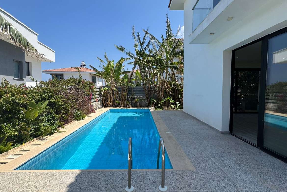Villa in Alsancak Nordzypern mit privatem Pool und Garten